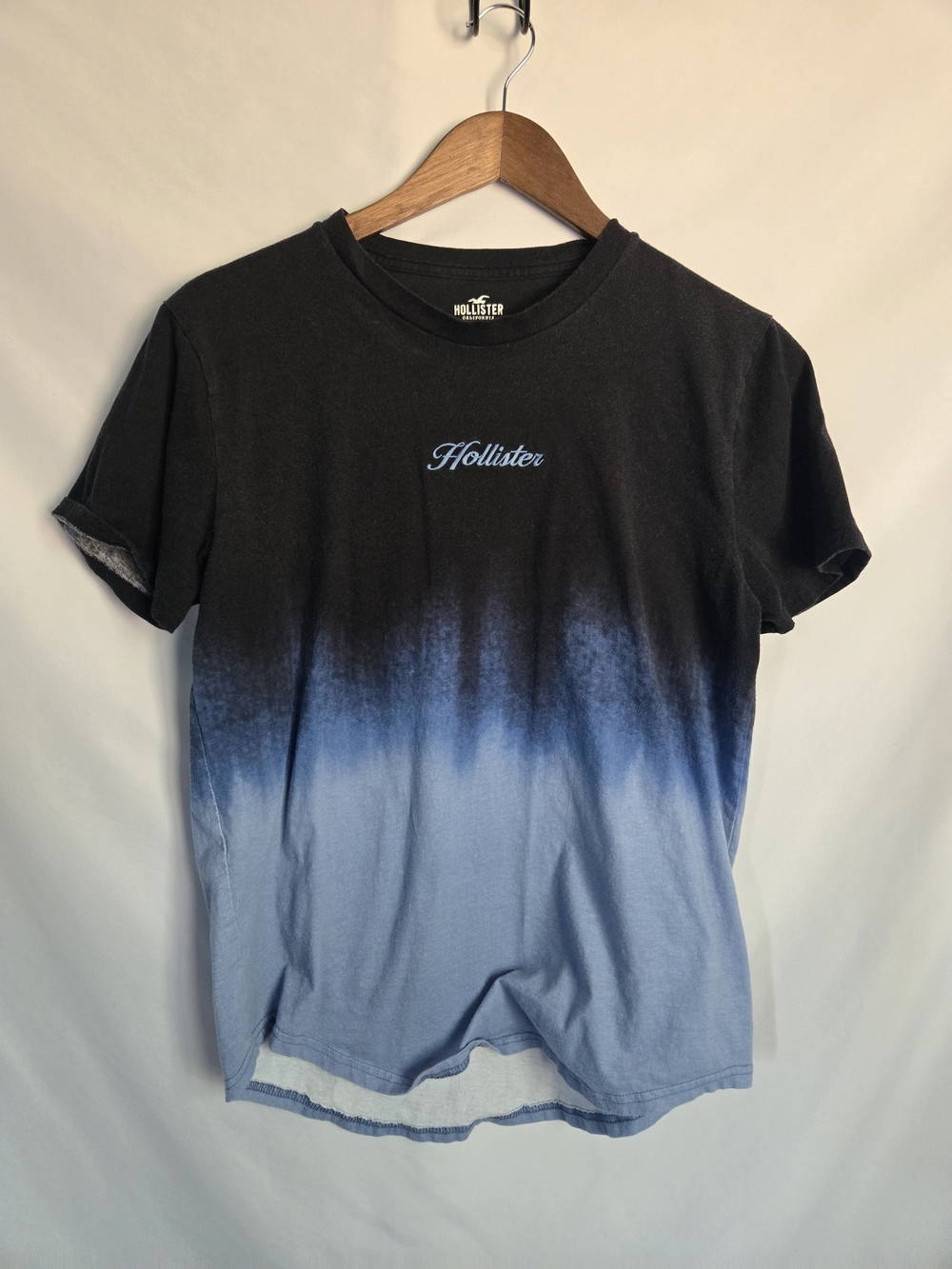 Hollister Black & Blue Ombre Crew Neck Tee – Men’s Medium